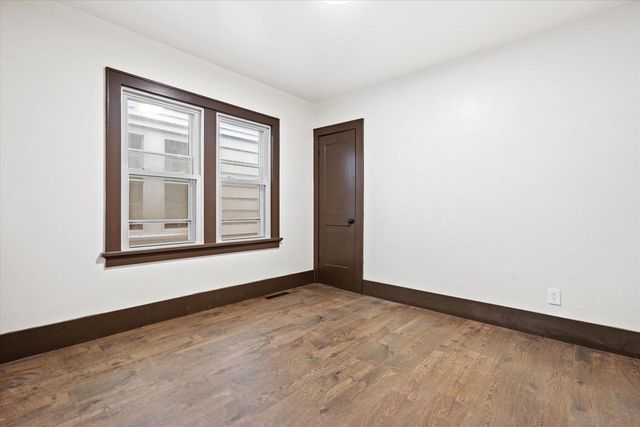 3673 S Ahmedi AVENUE, Saint Francis, WI 53235