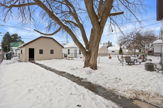 3673 S Ahmedi AVENUE, Saint Francis, WI 53235