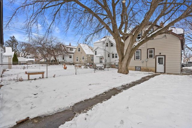 3673 S Ahmedi AVENUE, Saint Francis, WI 53235