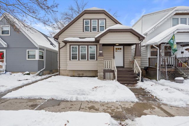 3673 S Ahmedi AVENUE, Saint Francis, WI 53235