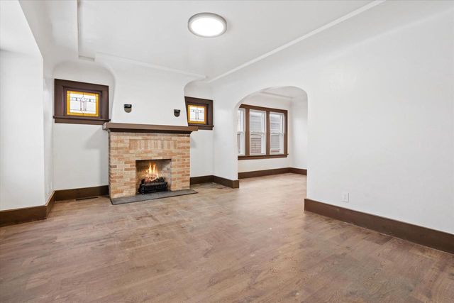 3673 S Ahmedi AVENUE, Saint Francis, WI 53235