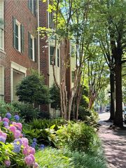 230 College Pl Apt 236, Norfolk, VA 23510