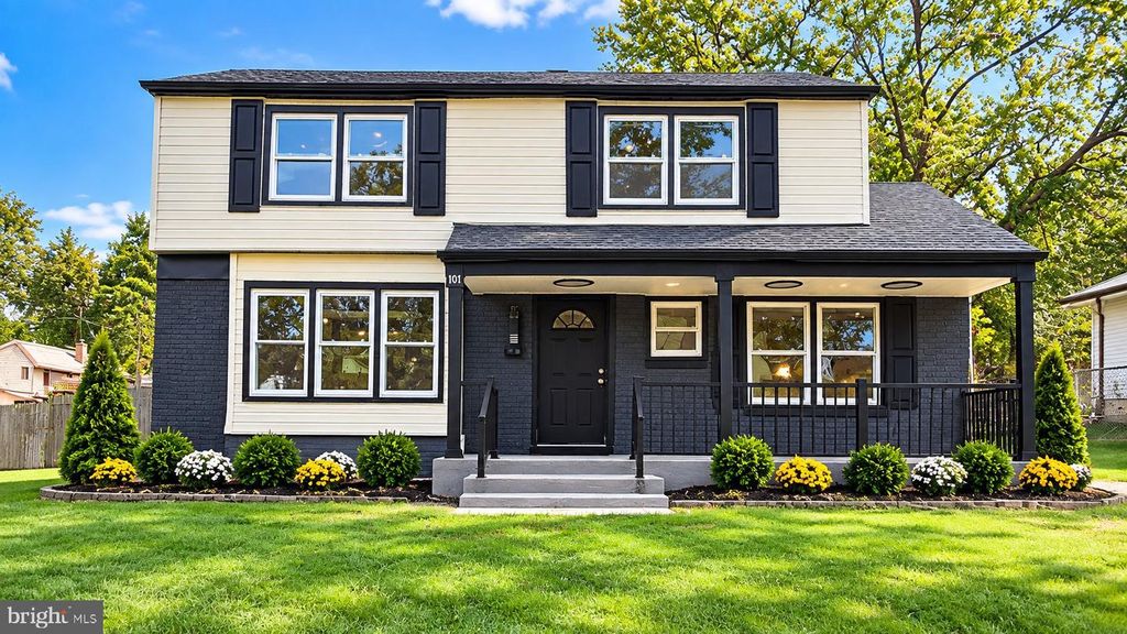 10 LARKIN RD, Burlington, NJ 08016