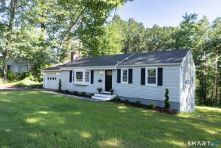 33 Carver Circle, Simsbury, CT 06070