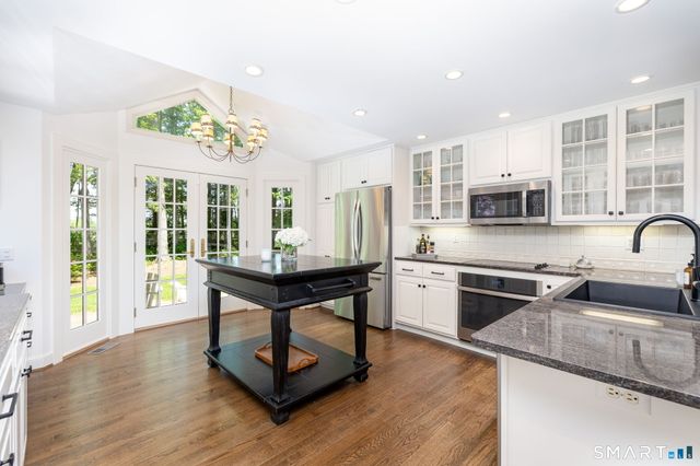 60 Old Wood Road, Avon, CT 06001