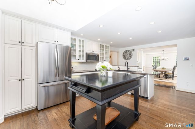 60 Old Wood Road, Avon, CT 06001