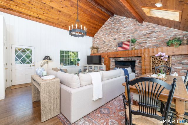 60 Old Wood Road, Avon, CT 06001