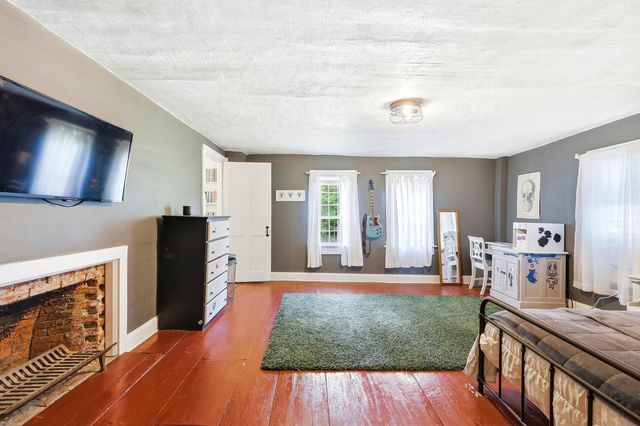 235 Middle Road, Deerfield, NH 03037