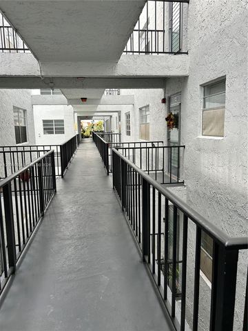 3000 E Sunrise Lakes Dr 302, Sunrise, FL 33322