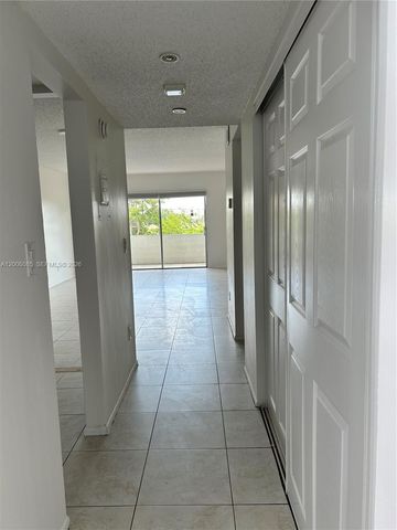 3000 E Sunrise Lakes Dr 302, Sunrise, FL 33322