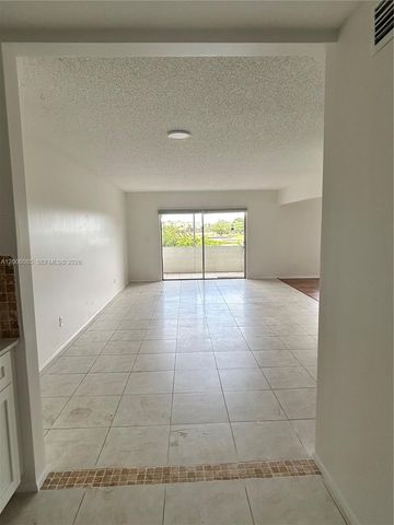 3000 E Sunrise Lakes Dr 302, Sunrise, FL 33322
