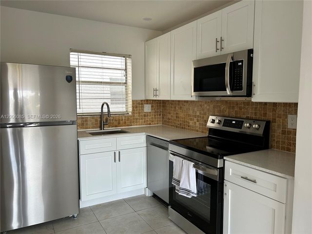 3000 E Sunrise Lakes Dr 302, Sunrise, FL 33322