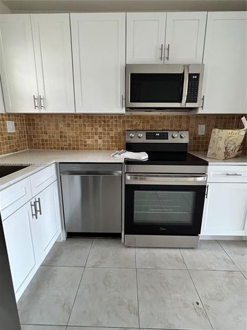 3000 E Sunrise Lakes Dr 302, Sunrise, FL 33322