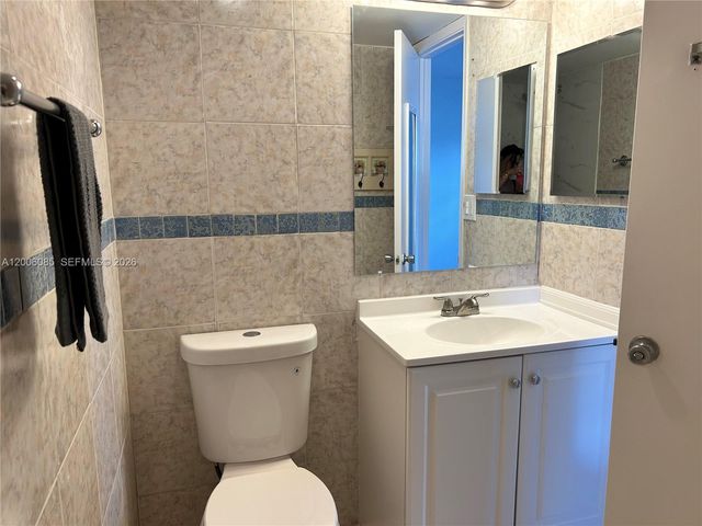 3000 E Sunrise Lakes Dr 302, Sunrise, FL 33322