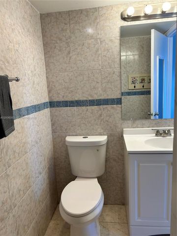 3000 E Sunrise Lakes Dr 302, Sunrise, FL 33322