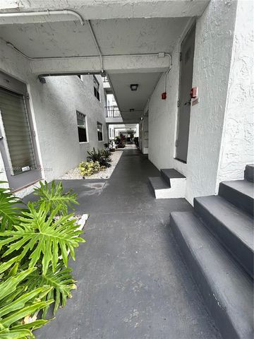 3000 E Sunrise Lakes Dr 302, Sunrise, FL 33322