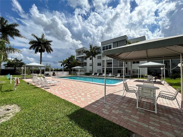 3000 E Sunrise Lakes Dr 302, Sunrise, FL 33322