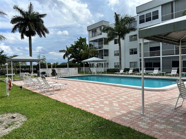 3000 E Sunrise Lakes Dr 302, Sunrise, FL 33322