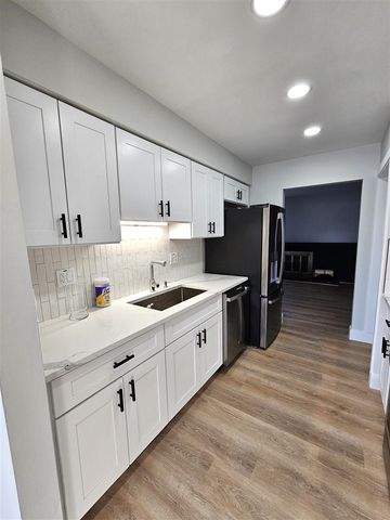 1976 Ridge Court, Royal Oak, MI 48073