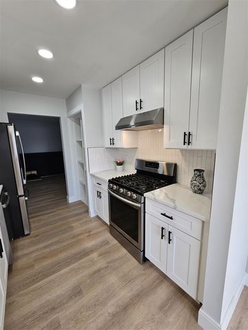 1976 Ridge Court, Royal Oak, MI 48073