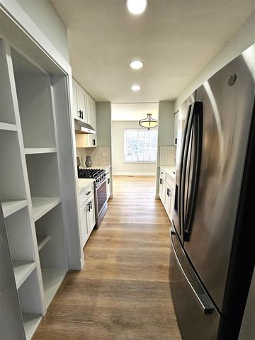1976 Ridge Court, Royal Oak, MI 48073