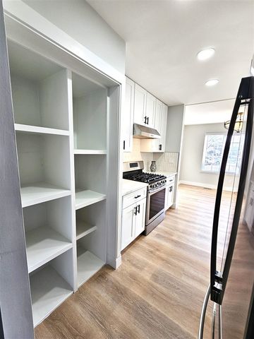 1976 Ridge Court, Royal Oak, MI 48073