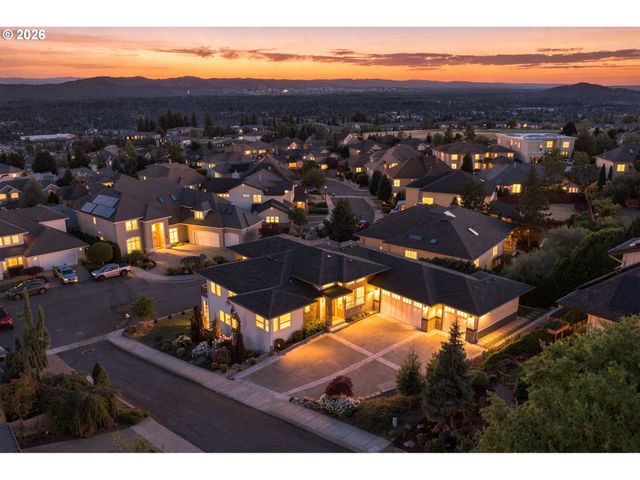 10159 Se BROOKMORE Ct, Happy Valley, OR 97086