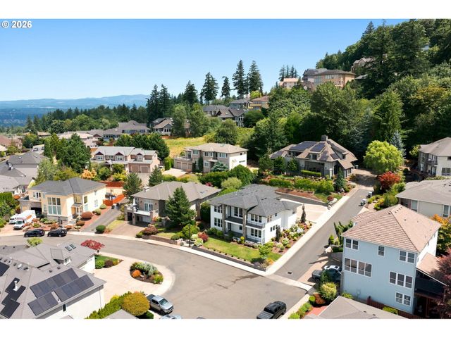 10159 Se BROOKMORE Ct, Happy Valley, OR 97086