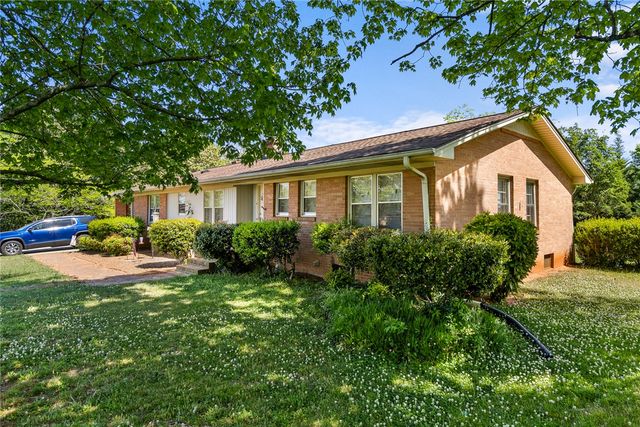 636 College Street, Central, SC 29630