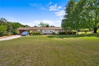 636 College Street, Central, SC 29630