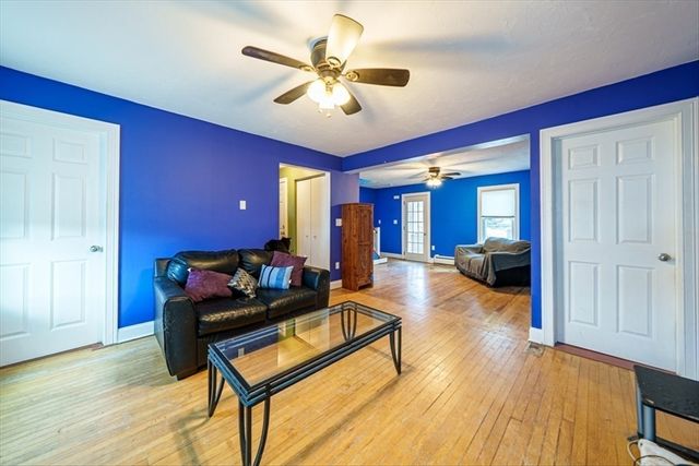 95 Lake St, Webster, MA 01570