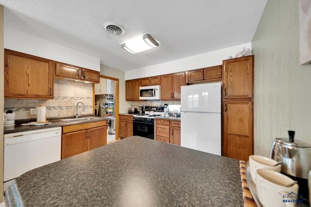 402 E MEADE ST, Rapid City, SD 57701