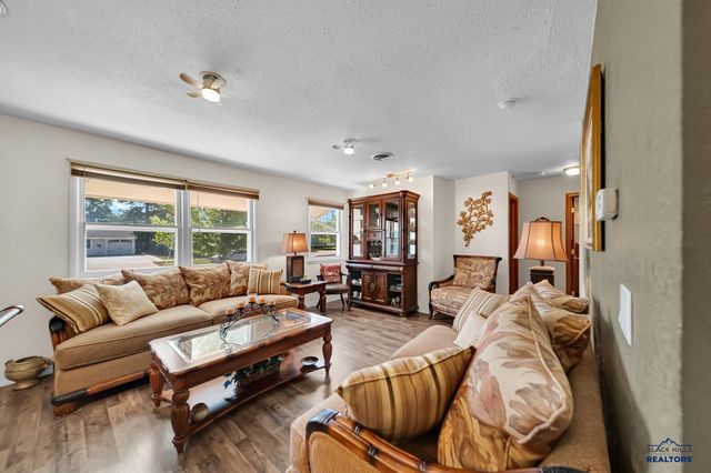 402 E MEADE ST, Rapid City, SD 57701