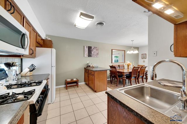 402 E MEADE ST, Rapid City, SD 57701