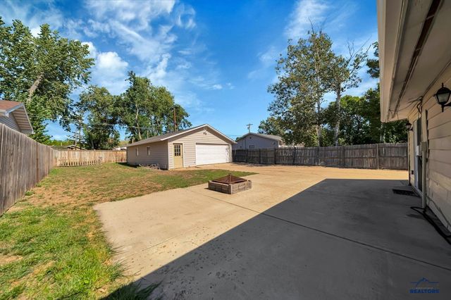 402 E MEADE ST, Rapid City, SD 57701