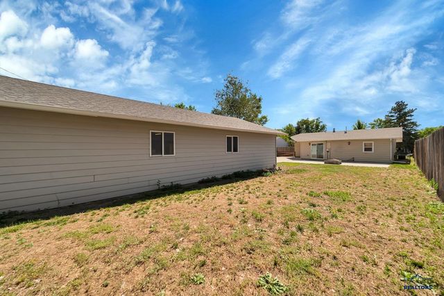 402 E MEADE ST, Rapid City, SD 57701