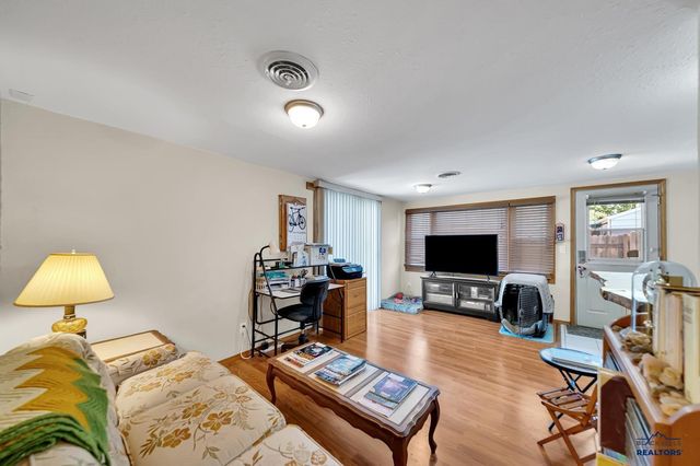 402 E MEADE ST, Rapid City, SD 57701