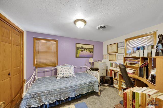 402 E MEADE ST, Rapid City, SD 57701