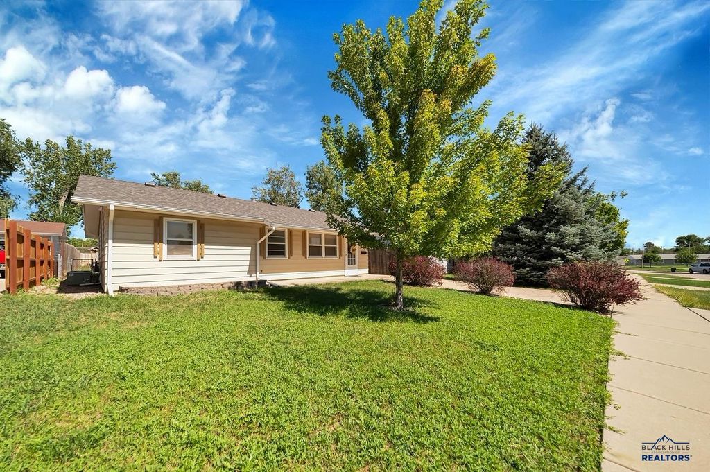 402 E MEADE ST, Rapid City, SD 57701