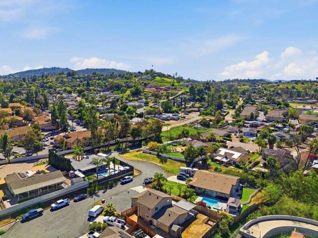 9676 Cypress Vale Dr, Lakeside, CA 92040