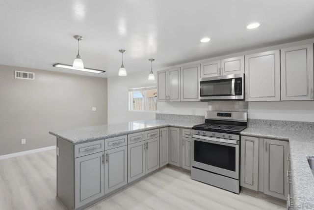 9676 Cypress Vale Dr, Lakeside, CA 92040