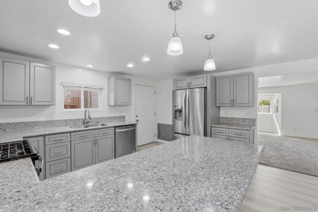 9676 Cypress Vale Dr, Lakeside, CA 92040