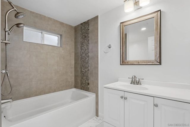 9676 Cypress Vale Dr, Lakeside, CA 92040