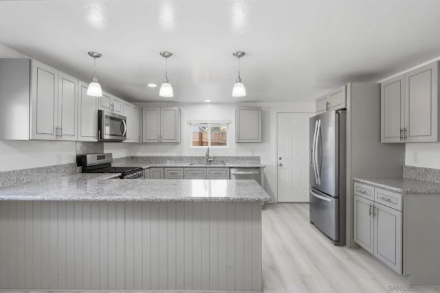 9676 Cypress Vale Dr, Lakeside, CA 92040