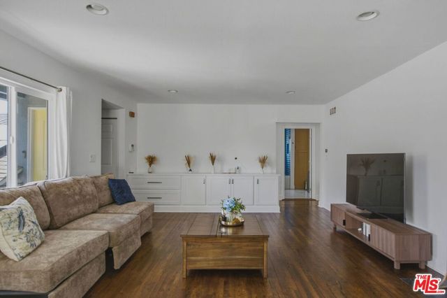 4218 Don Arellanes Drive, Los Angeles, CA 90008