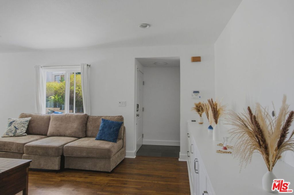 4218 Don Arellanes Drive, Los Angeles, CA 90008 — photo 3
