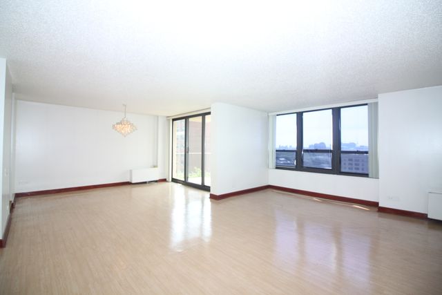 5471 S Hyde Park Boulevard 10A, Chicago, IL 60615