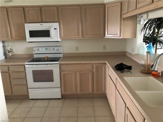 320 Sandbridge Rd Apt 402, Virginia Beach, VA 23456