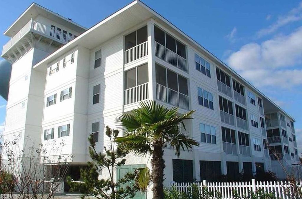 320 Sandbridge Rd Apt 402, Virginia Beach, VA 23456