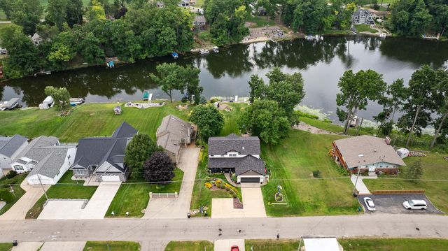 10740 Emerald Drive, Cement City, MI 49233
